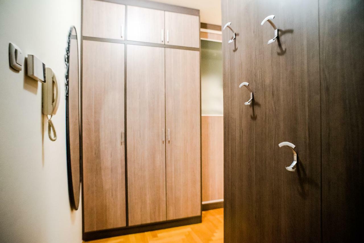 Apartment Hollo - Private Garage - A/c Budapest